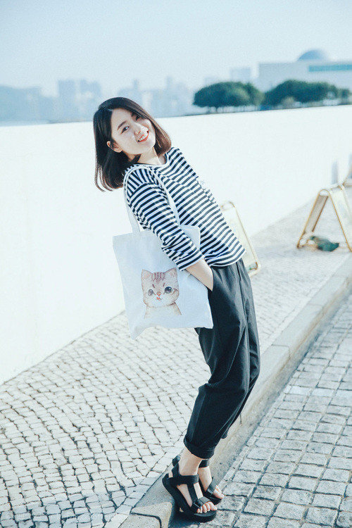 爱游戏体育APP下载-里尔队员热情庆祝胜利，里尔队员热情庆祝胜利的句子