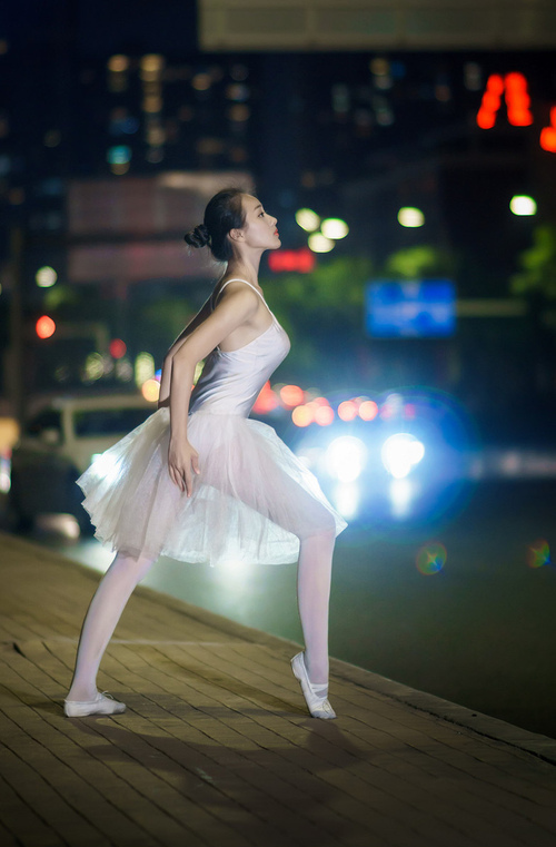 快船险胜湖人,抢七大战中乔治篮下统治全场,快船队的乔治